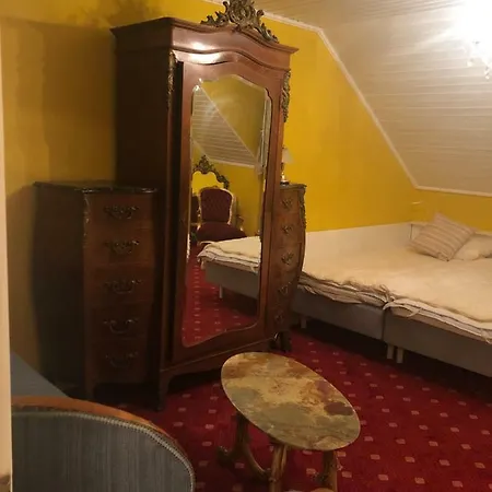 Historisch Mobliertes Schlossappartment * 基尔夏姆