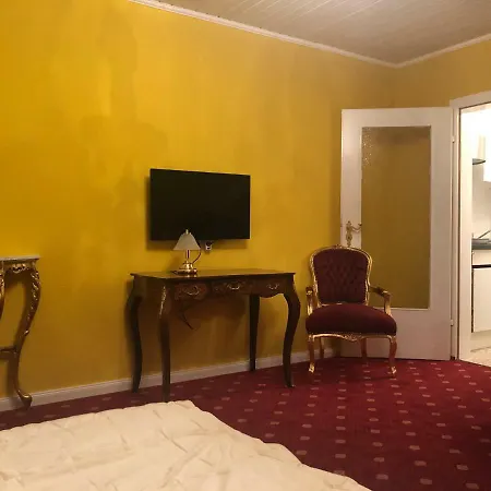Historisch Mobliertes Schlossappartment 基尔夏姆