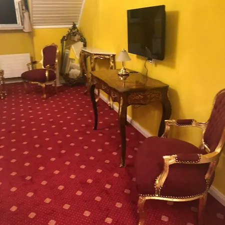Historisch Mobliertes Schlossappartment *