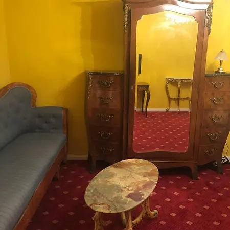 Historisch Mobliertes Schlossappartment * 基尔夏姆