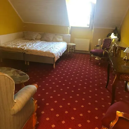 公寓 Historisch Mobliertes Schlossappartment 基尔夏姆