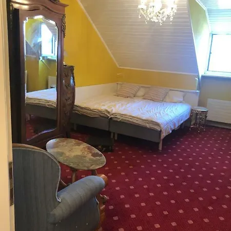 Historisch Mobliertes Schlossappartment