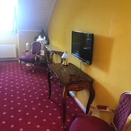 Historisch Mobliertes Schlossappartment 公寓 基尔夏姆
