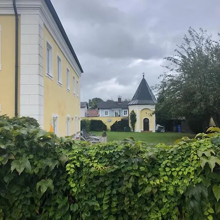 Historisch Mobliertes Schlossappartment 基尔夏姆