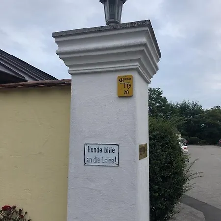 Historisch Mobliertes Schlossappartment *